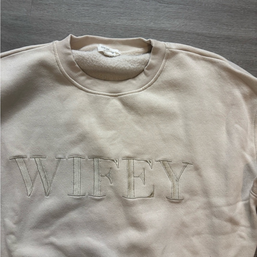 Six Stories Wifey Statement Sweatshirt - Champagne